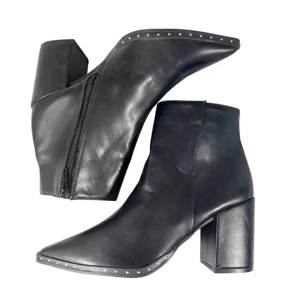 NWOT! QUPID! BLACK VEGAN LEATHER ANKLE BOOTS W/GOLD MICRO STUDDED TOE! SZ 5.5M